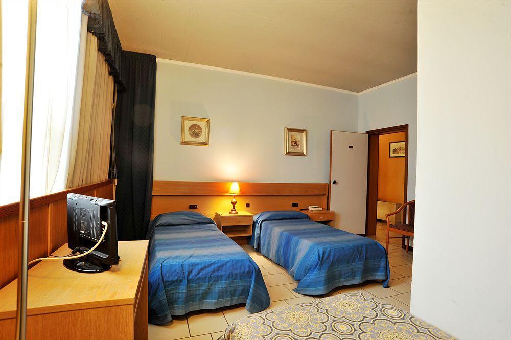 Hotel Cristallo Barga Fornaci di Barga エクステリア 写真