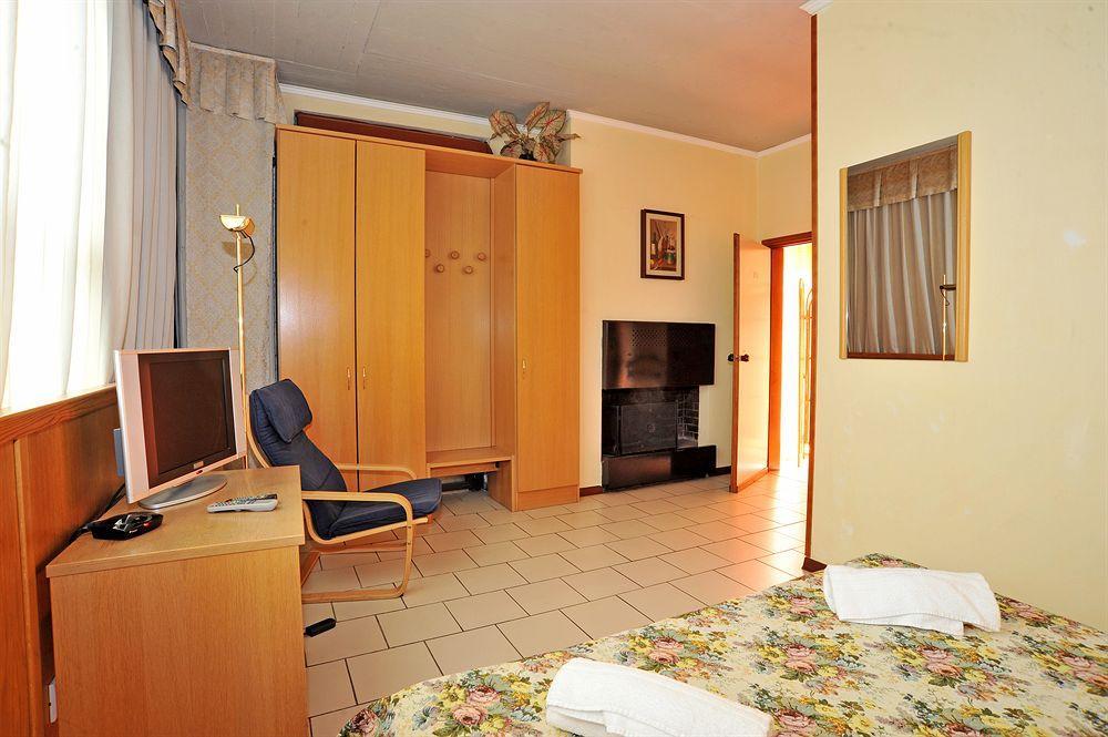 Hotel Cristallo Barga Fornaci di Barga エクステリア 写真