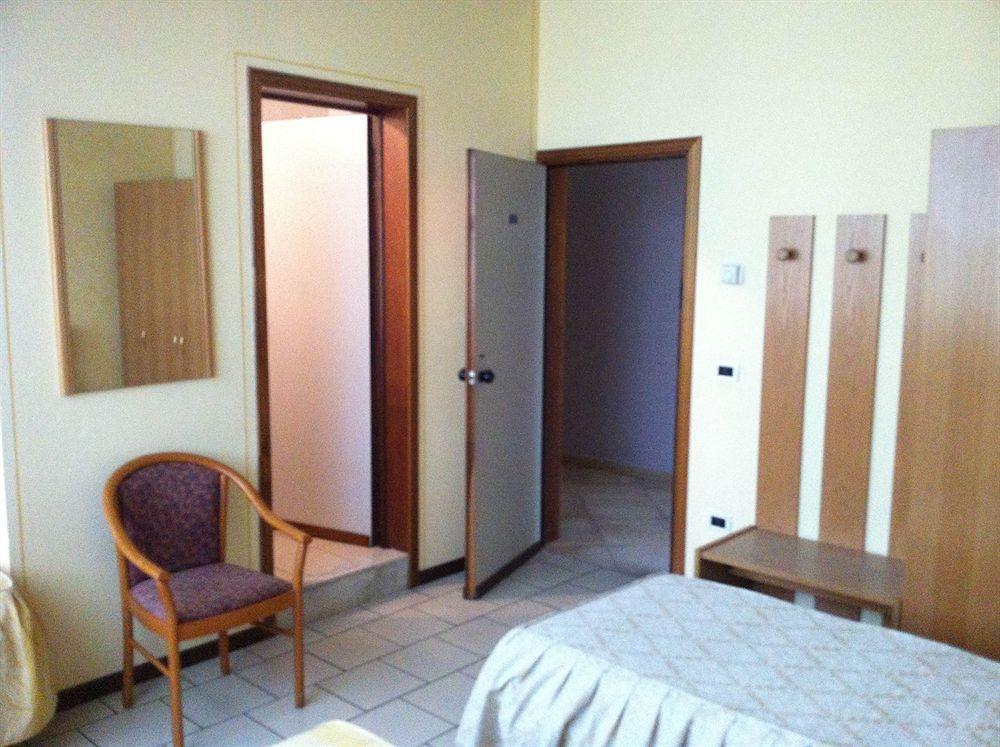 Hotel Cristallo Barga Fornaci di Barga エクステリア 写真