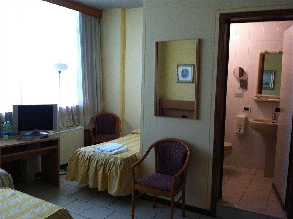 Hotel Cristallo Barga Fornaci di Barga エクステリア 写真