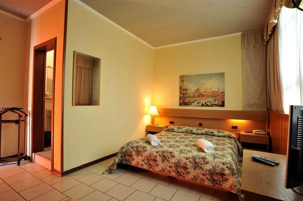 Hotel Cristallo Barga Fornaci di Barga エクステリア 写真