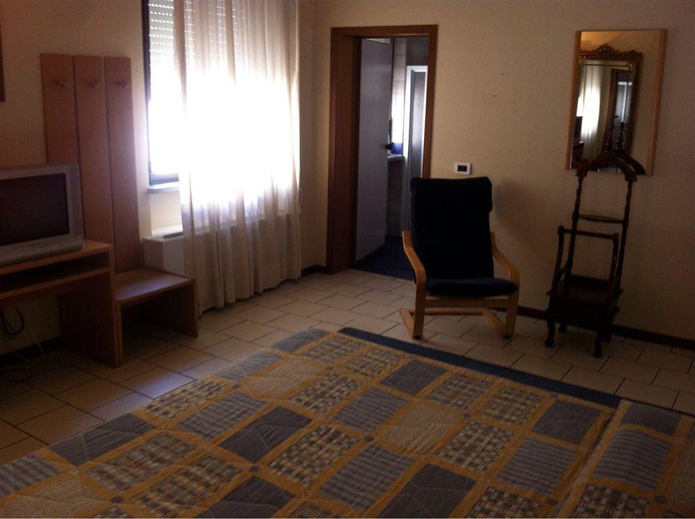 Hotel Cristallo Barga Fornaci di Barga エクステリア 写真