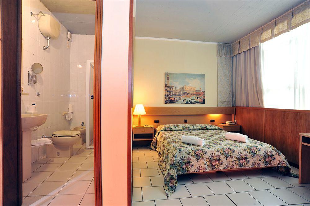Hotel Cristallo Barga Fornaci di Barga エクステリア 写真