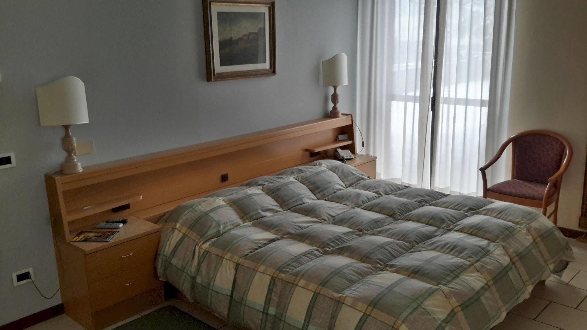 Hotel Cristallo Barga Fornaci di Barga エクステリア 写真