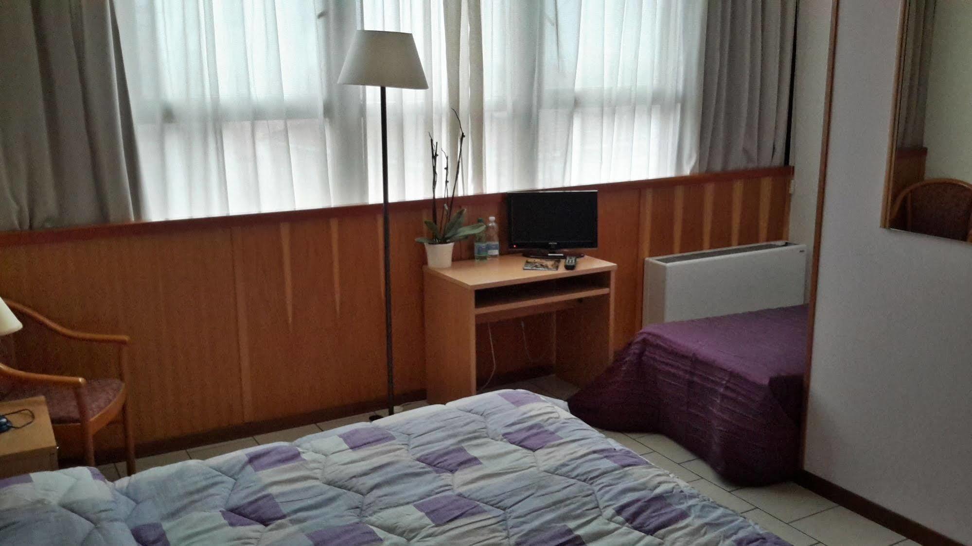 Hotel Cristallo Barga Fornaci di Barga エクステリア 写真